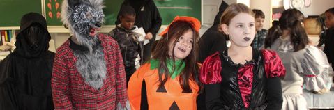 Das Bild zeigt eine Gruppe verkleidter Kinder zu Halloween